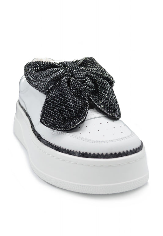 SNEAKER MEGAN IN PELLE C/FIOCCO BIANCO/NERO