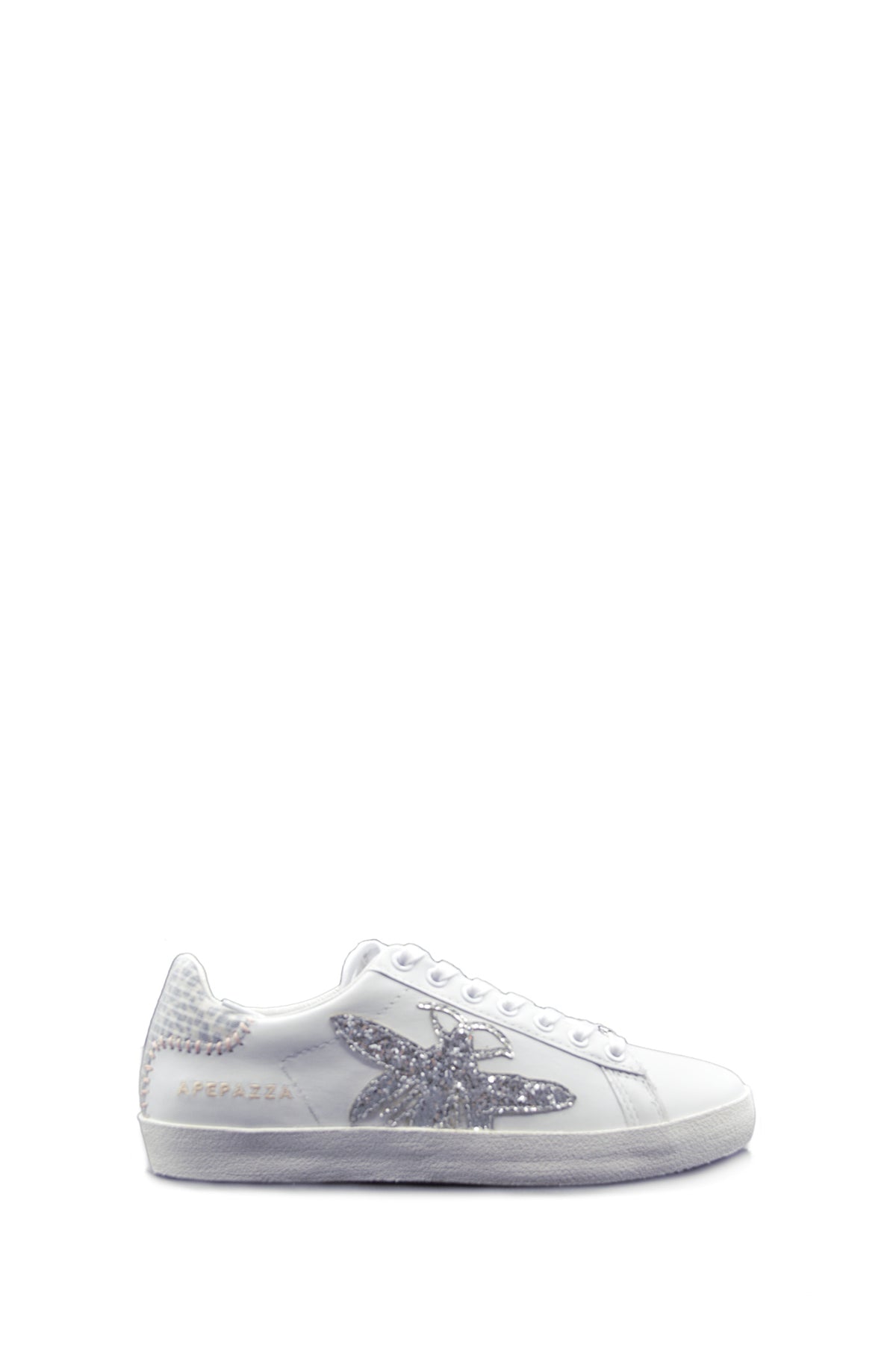 LACED SNEAKER
